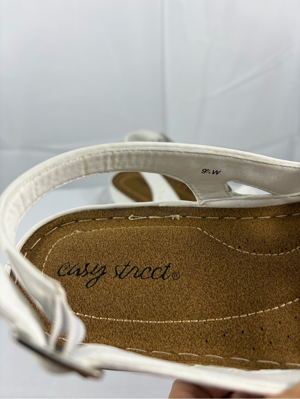 NWT Easy Street Women's Size 9.5W White Slingback Comfort Sandals - Picture 2 of 6
